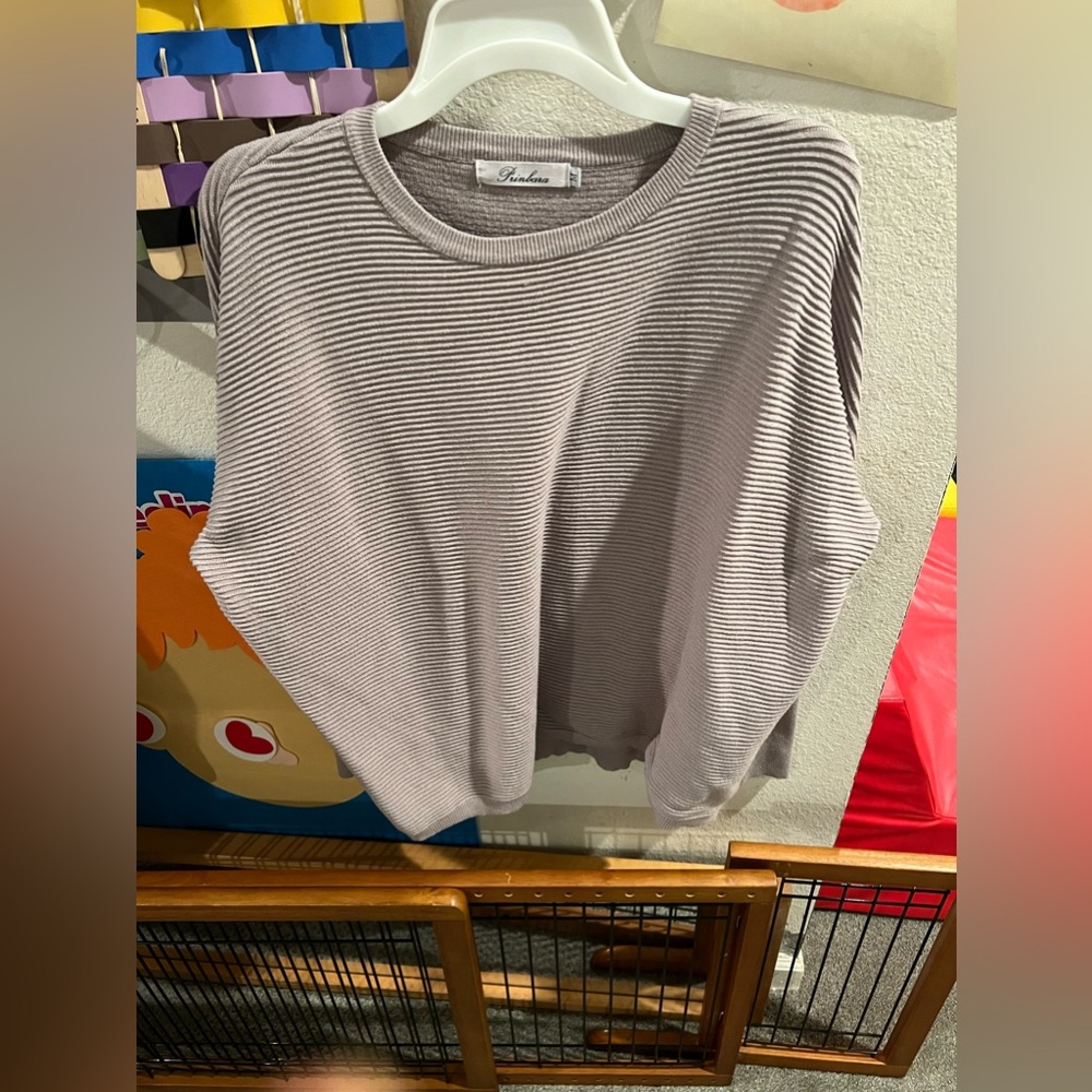 Med barely worn ribbed sweater.